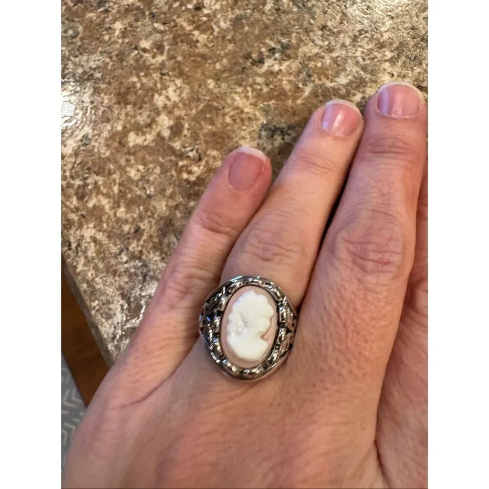 Woman’s never worn cameo ring size 6